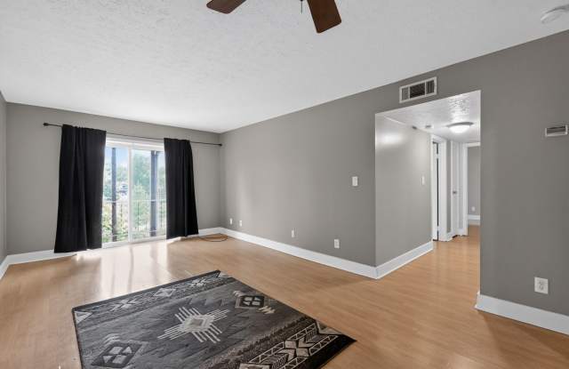 Charming 2BR Condo in Louisville