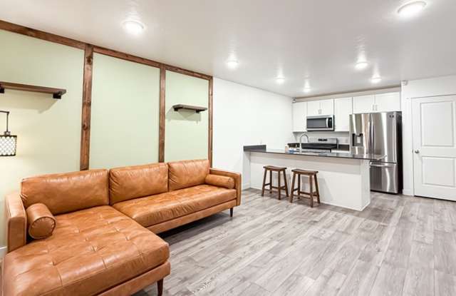 86 North Monitor Row