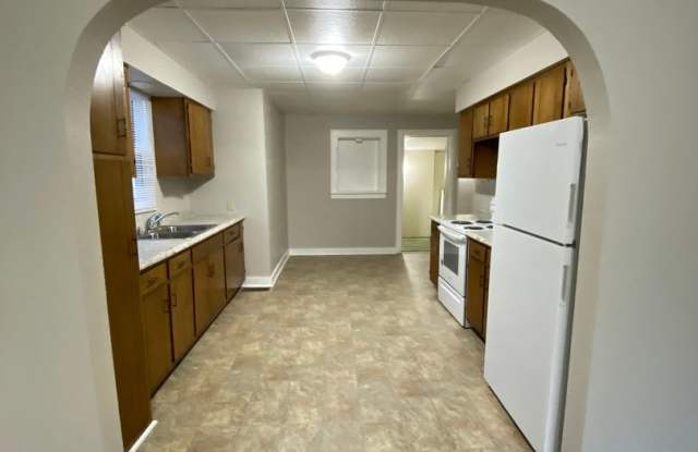 2 Bed / 1 Bath House Off North Main Street