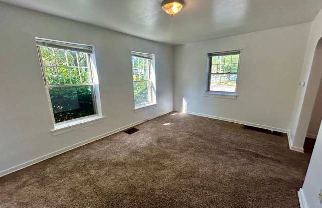 SPACIOUS 3 BEDROOM TOWNHOME