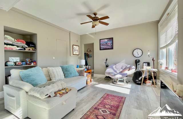 BEAUTIFUL DOWNTOWN CONDO WITH MOUNTAIN VIEWS