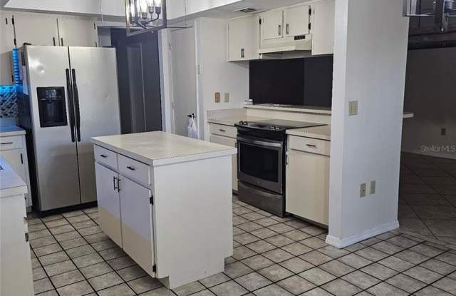 6242 CHRISTINA GROVES CIRCLE W