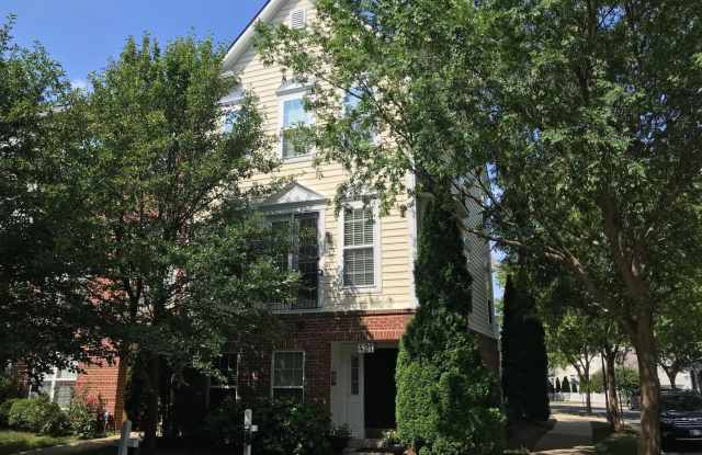 421 LEANING OAK ST