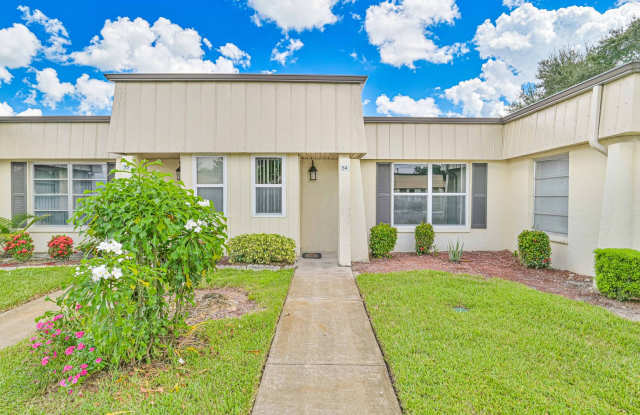 ** 2/2 Villa in Cypress Lake Gardens - Screened Lanai - 1st Floor **