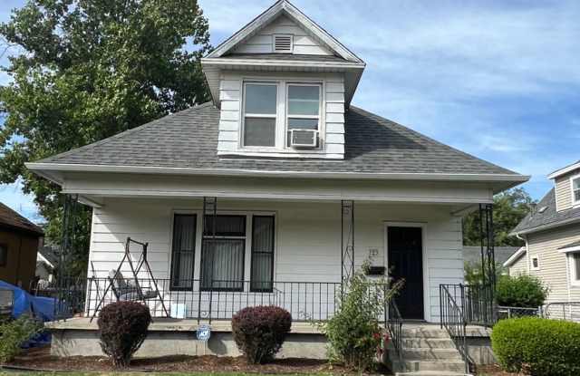 Charming 4 Bed 2 Bath in Gonzaga!!