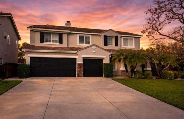 Spacious 4-Bedroom Murrieta Home with Loft  3-Car Garage