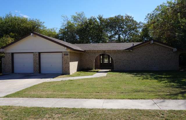 1404 E Vardeman Ave
