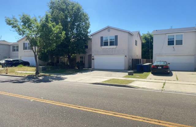 3749 Compass Point,  Merced