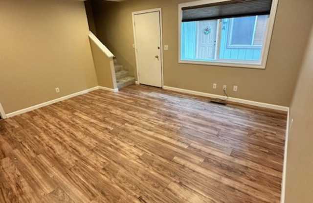 Nicely updated duplex 2Bd unit available soon!! Call me today to inquire!