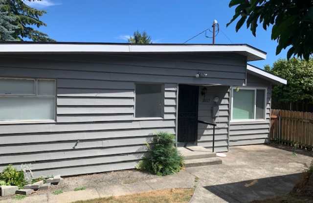 Remodeled 2 Bedroom Duplex Home in Magnolia