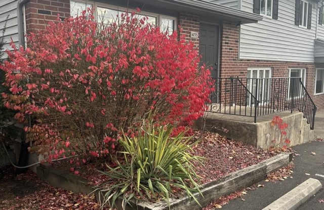 1035 W BRISTOL Road unit: 1