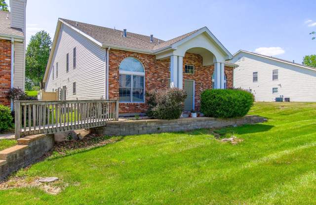 3 bedroom, 2 bathroom fully furnished on the Southside of town - 4701 Brandon Woods Street, Columbia, MO 65203