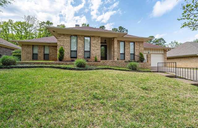 4913 Pine Knoll