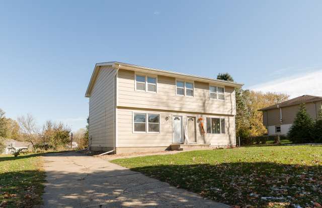 3403 Sw 44th Pl - 3403 Southwest 44th Place, Des Moines, IA 50321