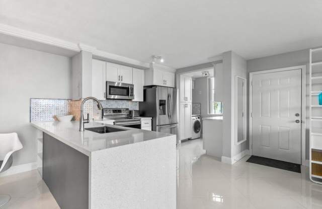 180 Yacht Club 102 Way