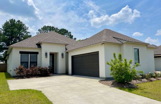 Photo of Beautiful 4 bed 3 bath home in Villas at Whiteoak