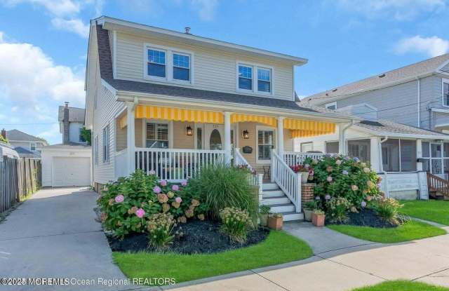 Photo of 321 14th Avenue