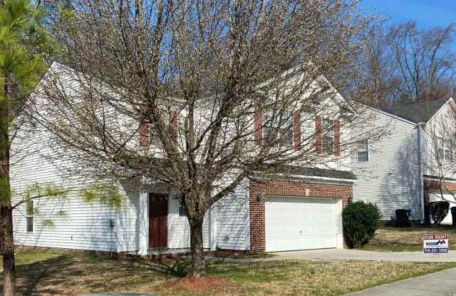 Gorgeous 4 bedroom in Knightdale with 2 car garage