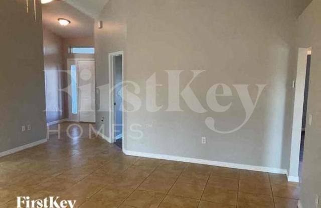 1227 Northeast 6th Avenue