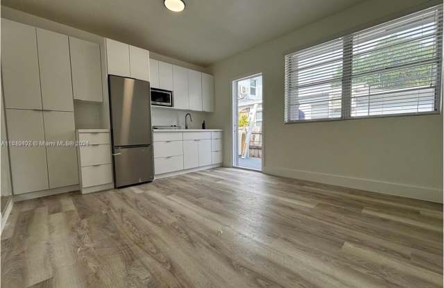 111 SW 31st Ct
