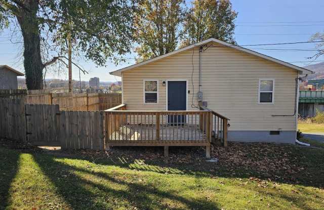 1228 E Sullivan Court