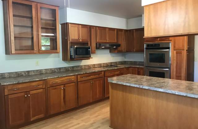 Photo of Large 5 bed 3 bath family home with two separate kitchens! Close to Augustana!