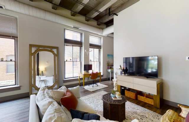 Photo of 570 S Front St