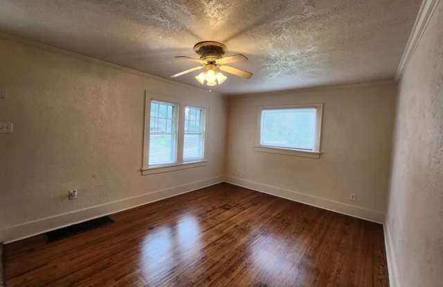 Photo of 1650 N Maple---3 bed/ 1 bath