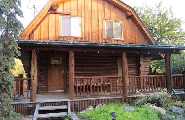 4 bedroom Whitefish River Cabin
