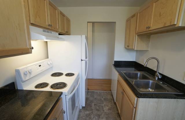 Como Lakes Apartments