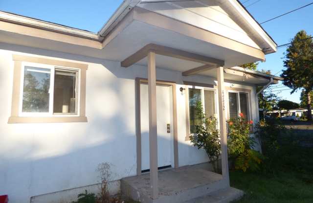 Photo of 4772/4776/4782 Sunnyview Rd NE Salem, OR 97305