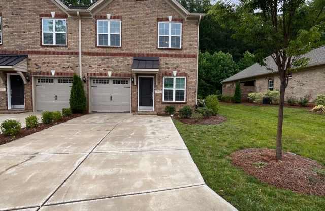 Photo of Brick Townhome in Walkertown NC