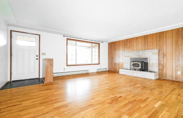 7808 S Ainsworth Ave