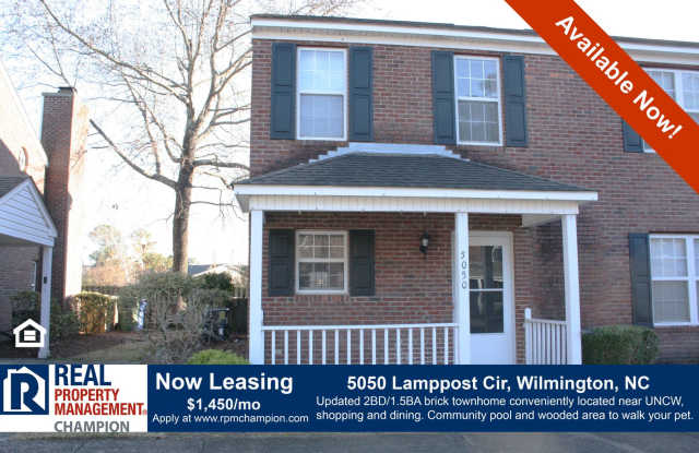 Recently updated 2 BD/1.5 BA End Unit Townhome w/Community Pool