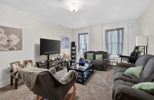 Bright 2BR + Bonus Room | Private Driveway | Center City Allentown