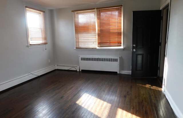 4243 PRINCETON Avenue unit: 1St Fl