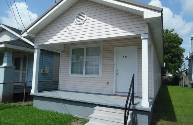 424 AVENUE B - 424 Avenue B, Marrero, LA 70072