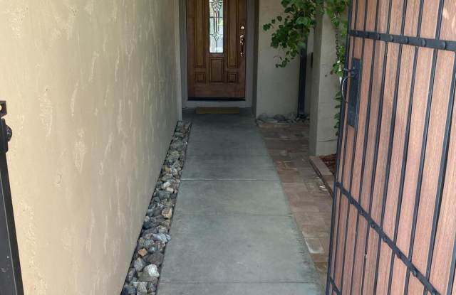 2312 W Lindner Avenue unit: 24