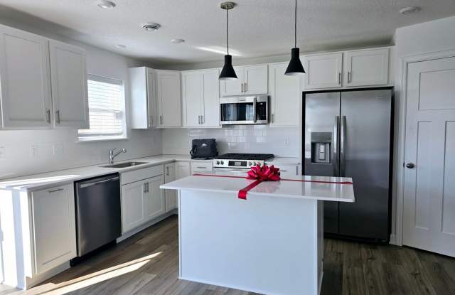 Photo of Charming 3BR Townhome in Hamel