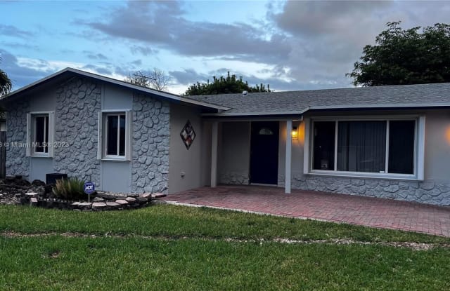 7700 SW 132nd Pl - 7700 Southwest 132nd Place, Kendale Lakes, FL 33183