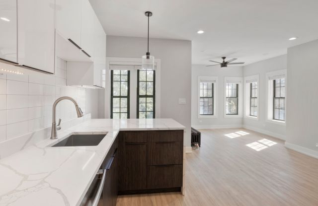 7742 N Eastlake Terrace