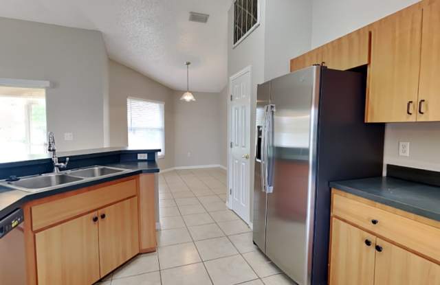 817 Highland Crest Loop