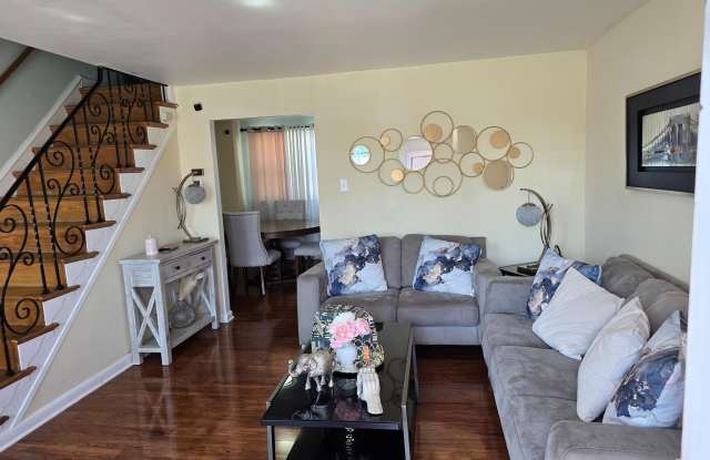 7152 BUSTLETON AVENUE