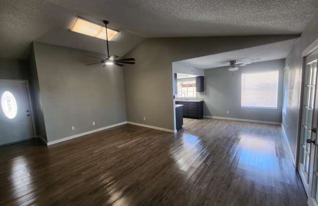 11512 W KANSAS Avenue