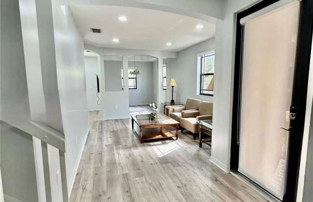 607 Northeast 35th Avenue