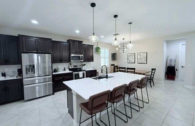 2852 Royal Gardens Avenue