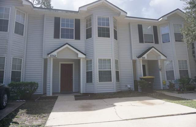 Spacious town home in west Jacksonville - 5562 Bennington Drive, Jacksonville, FL 32244