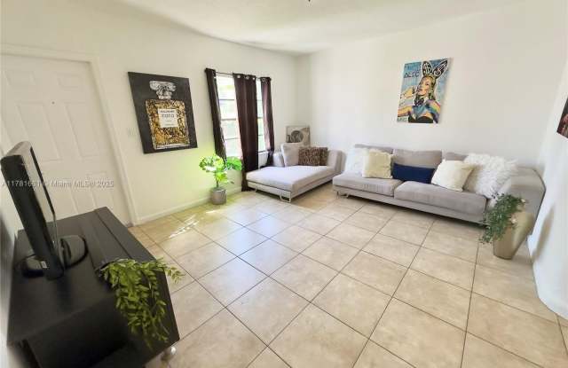 Photo of 301 NW 37th St