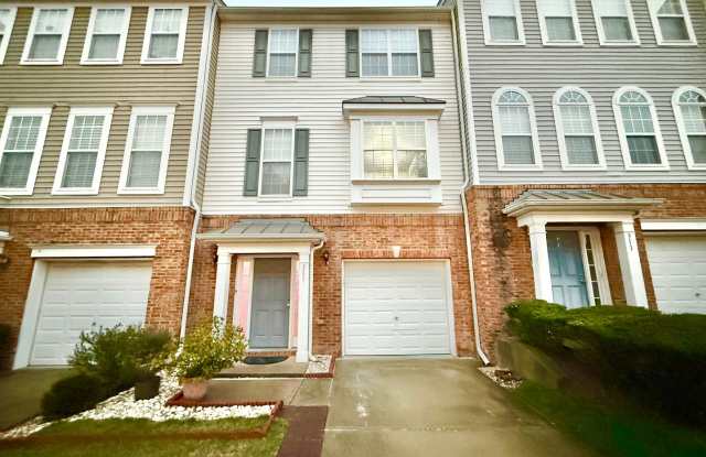 Stunning 3BD, 4BA Morrisville Townhome in an HOA Community with Premier Amenities  Near RDU Airport, Cary, Durham, and More!