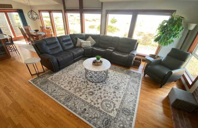 LONG BEACH VACATION HOME BY THE MONTH - VIEW  BEACH ACCESS